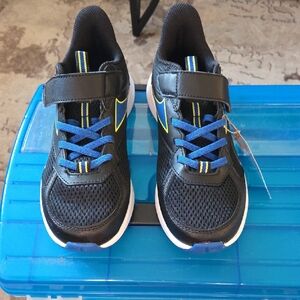 Kids Black and Blue Boys Reebok Road Supreme 4.0 Alt Size 3.